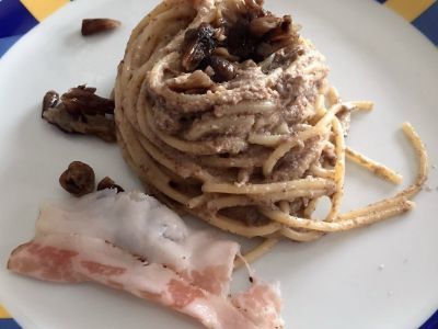 Tagliatelle con lardo e funghi porcini